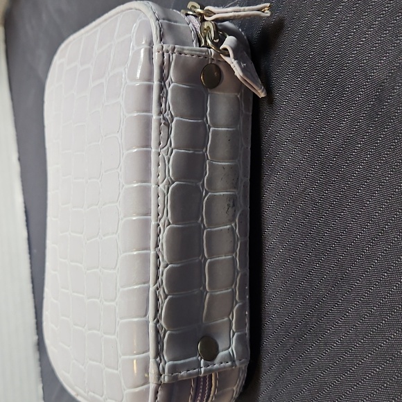 TRISH MCEvoy MAKE-UP CASE IN LAVANDER - Picture 3 of 10